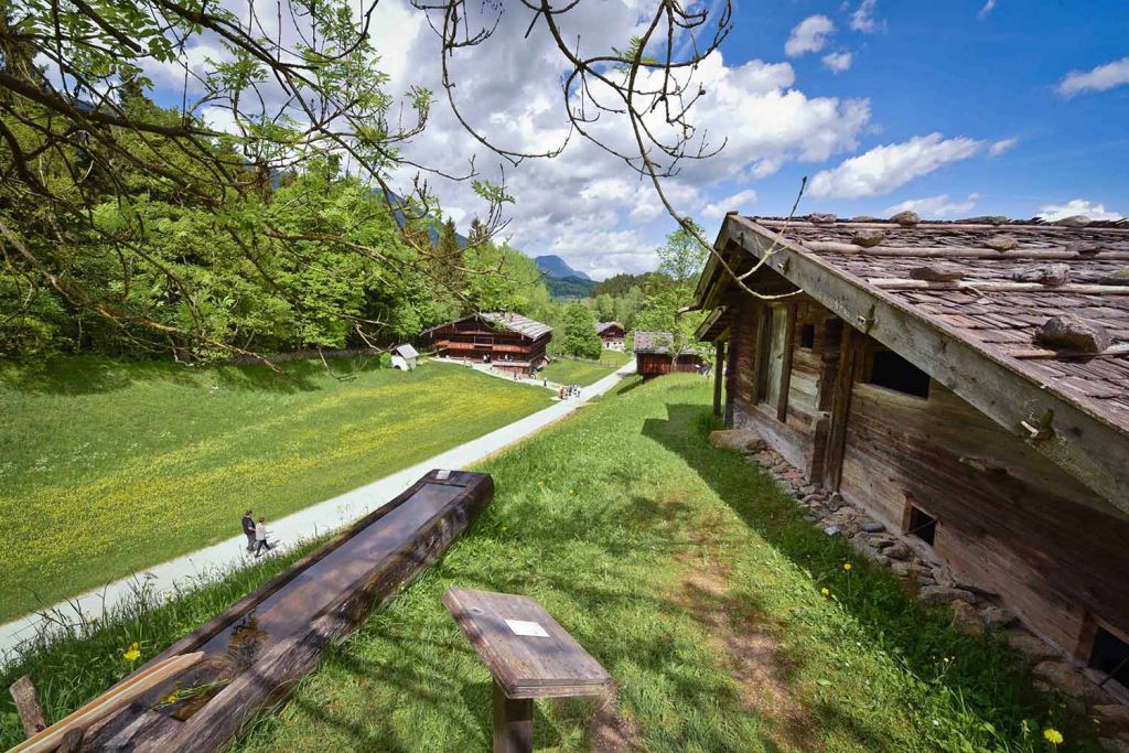 Geschichte hautnah - Im Museum Tiroler Bauernhöfe hast Du hautnahen Kontakt mit dem bäuerlichen Leben von "damals". - © Museum Tiroler Bauernhöfe / G. Grießenböck